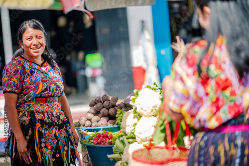 Mujer guatemalteca vende verduras en el mercado de Chichicastenango. photo