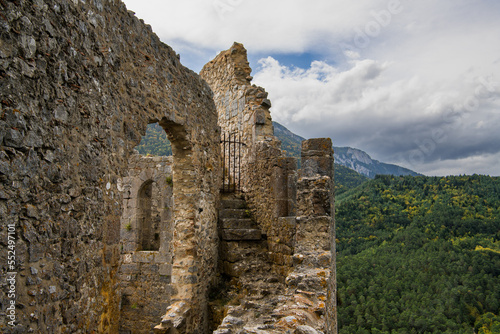 Foto Stairway in castle ruins along ramparts high above a forested mountain landscape