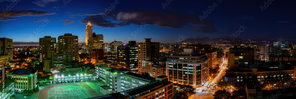 Obraz premium Twilight high angle view of the Taipei cityscape