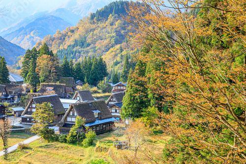 秋の五箇山　相倉合掌造り集落　富山県南砺市　Gokayama in autumn. Ainokura Gassho-zukuri Village. Toyama Prefecture, Nanto City. photo