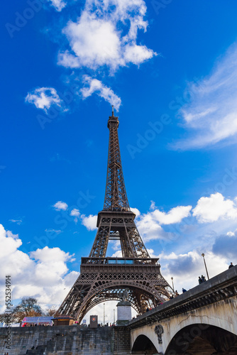 パリ　エッフェル塔 © oben901