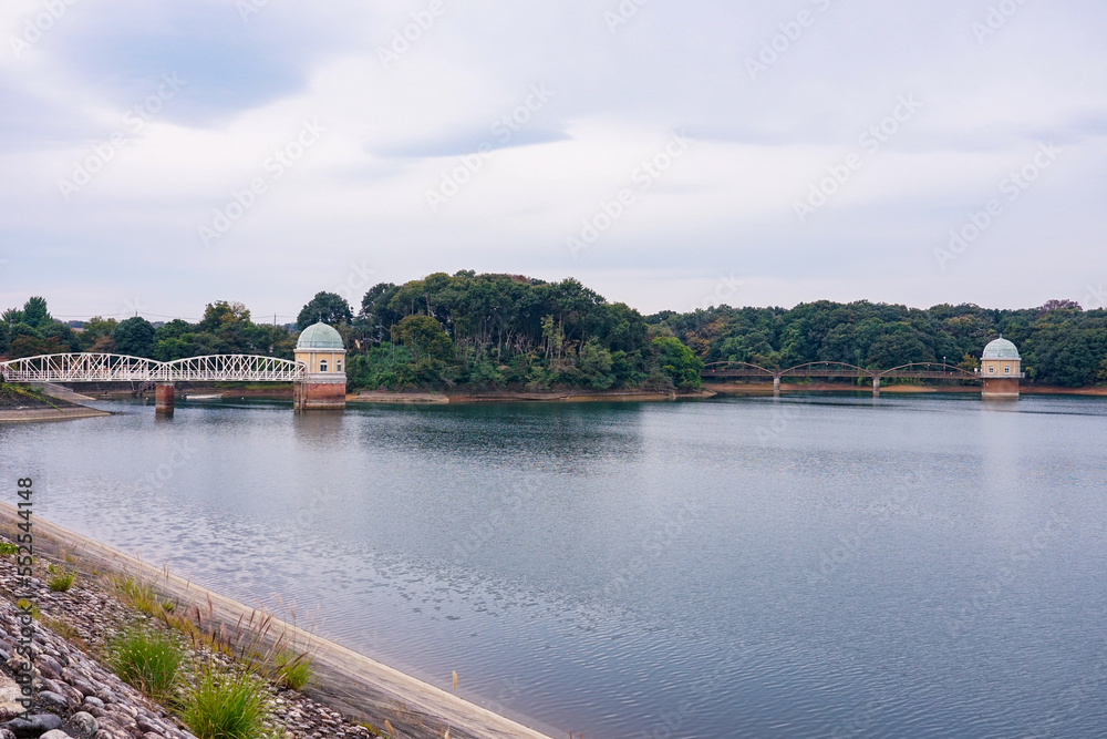 Naklejka premium 村山下貯水池の取水塔（多摩湖）
