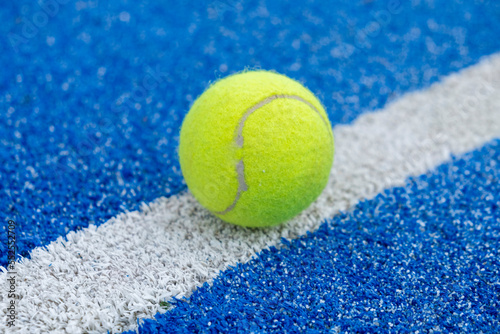 selective focus, one ball on the line of a blue paddle tennis ball © VicVaz