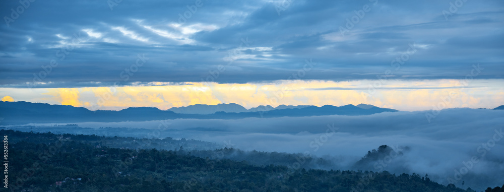 Obraz premium Fog in the montains in the morning