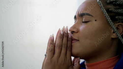 Tablou pe pânză A spiritual young black latina woman praying to God