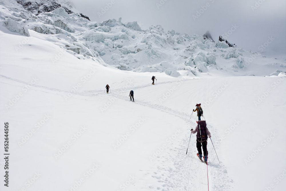 Skialpinizm w Alpach - obrazy, fototapety, plakaty 