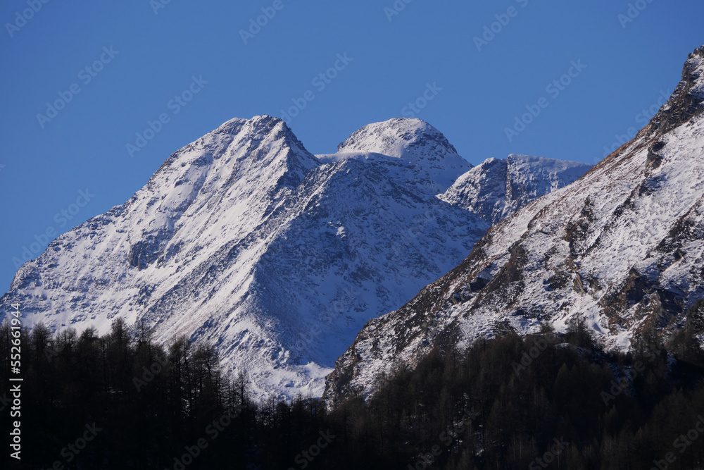 Piz Cam 2634 Hm., Piz Lizun 2518 Hm. vom Silsersee aus.