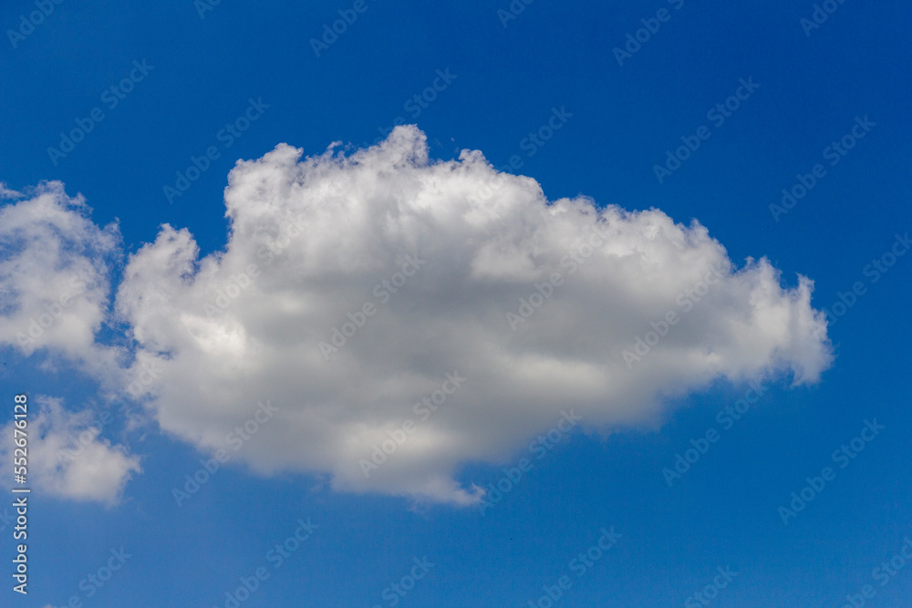 Fototapeta premium blue sky, with small clouds on a sunny summer day.