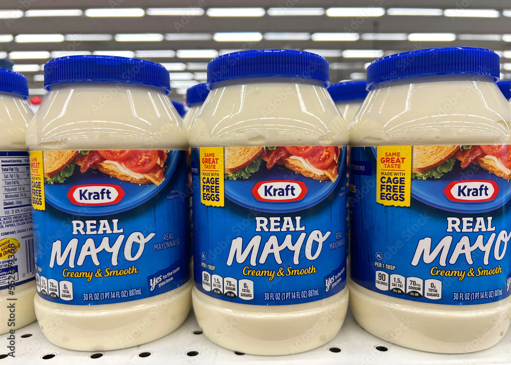 Foto de San Leandro, CA Nov 16, 2022 Grocery store shelf with Kraft