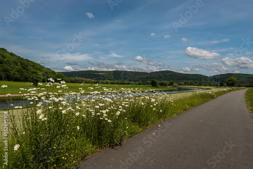 Immer auf dem Radweg and der Weser entlang