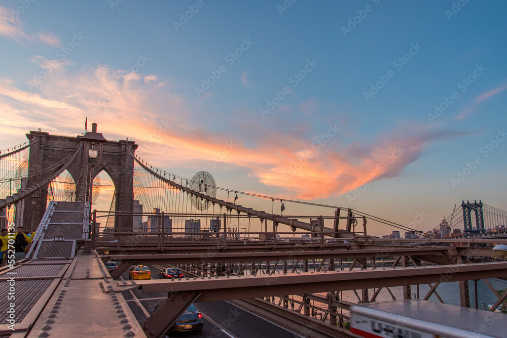 Naklejka premium Night coming over famous Brooklyn Bridge