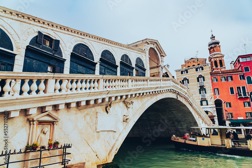 ベネチア　リアルト橋 © oben901