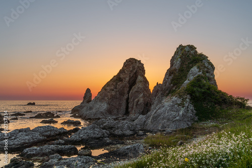 佐渡島の夫婦岩の夕日