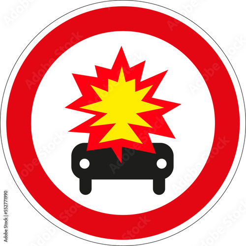 Panneau routier français: Accès interdit aux véhicules transportant des matières explosives ou inflammables  photo