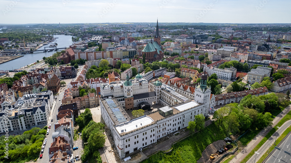 Obraz premium Szczecin - aerial city landscape. The Chrobry shafts, the theater and the panorama of the city. Monuments and tourist attractions of the city of Szczecin: Hakena Terrace, Chrobrego Boulevard.