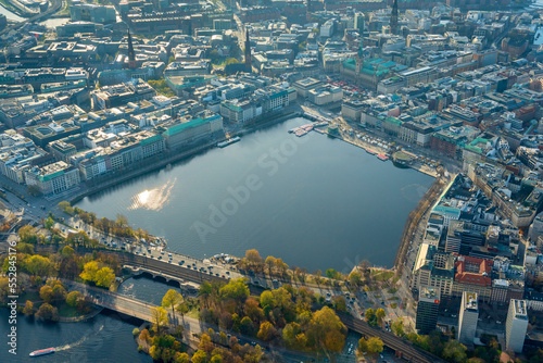 Luftbild der Binnenalster in n Hamburg bei Herbststimmung