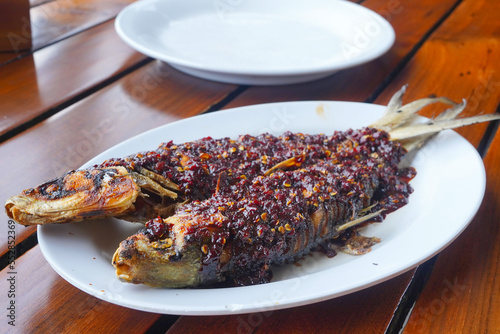 Bandeng kropok, Fried milk fish with spicy chilisauce and shrimp paste