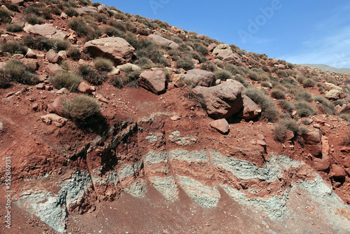 La grande traversée de l’Atlas au Maroc, 18 jours de marche. Randonnée dans la vallée de l'Ounilla photo