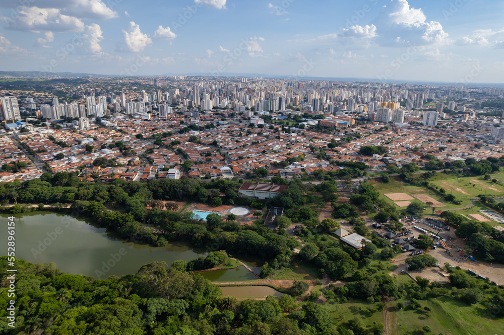 Lagoa do Taquaral or also known as Parque Portugal in the city of Campinas. Beautiful lake with vegetation within the city.
