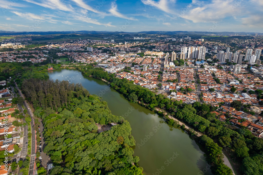 Lagoa do Taquaral or also known as Parque Portugal in the city of Campinas. Beautiful lake with vegetation within the city.