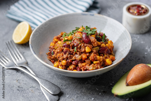Εκτύπωση καμβά Chili con carne served in bowl