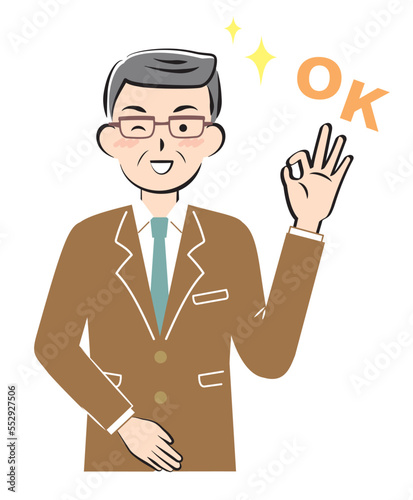 OKサインを出すスーツ姿のシニア男性
