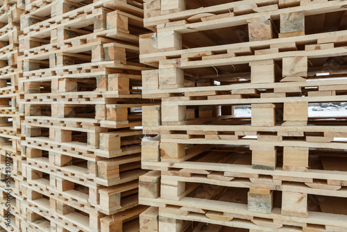 Bilde på lerret New wooden paletes stacked to be used in a warehouse and transportation