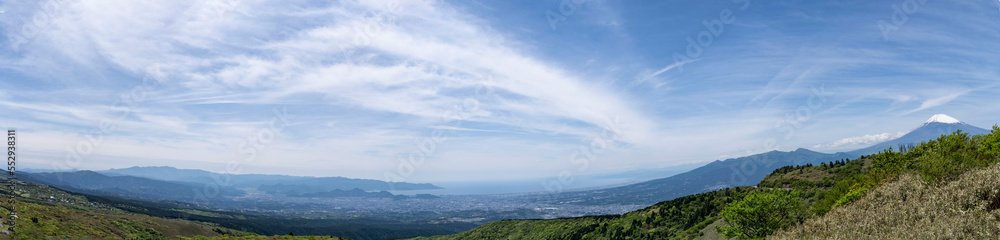 駿河湾から見える富士山、展望台から見る静岡県駿河湾の風景、高台からの見える太平洋
