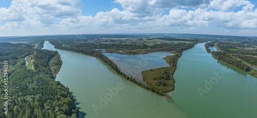 Bild auf Leinwand Ausblick auf die Vogelfreistätte an der Mündung der Salzach in den Inn zwischen