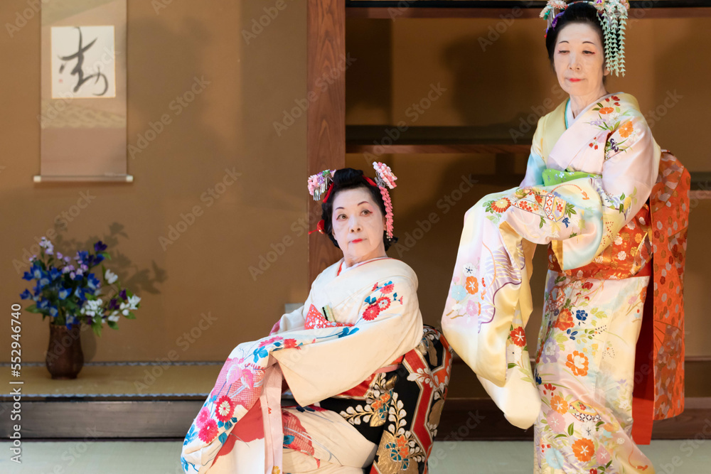 踊り扇子2本② 乳臭く 