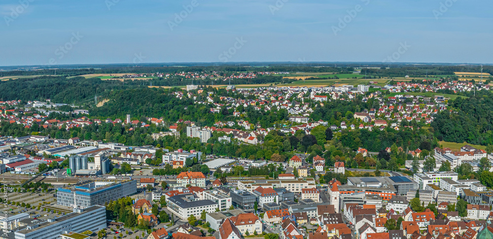 Ausblick auf Biberach an der Riß - die östlichen Stadtteile mit Bahnhof und Bergerhausen