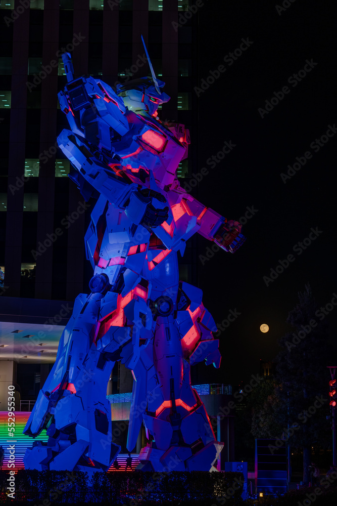 tokyo, japan december, 2022 the fullscale of unicorn gundam statue