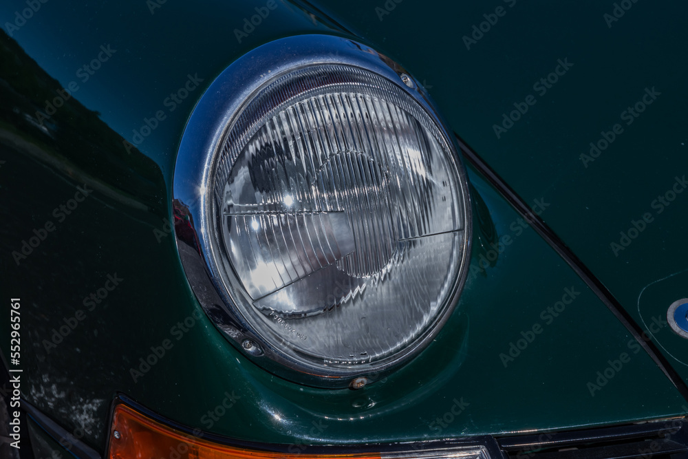 古い自動車のヘッドライト Headlight of the old car 古い自動車のヘッドライト Headlight of the old car
