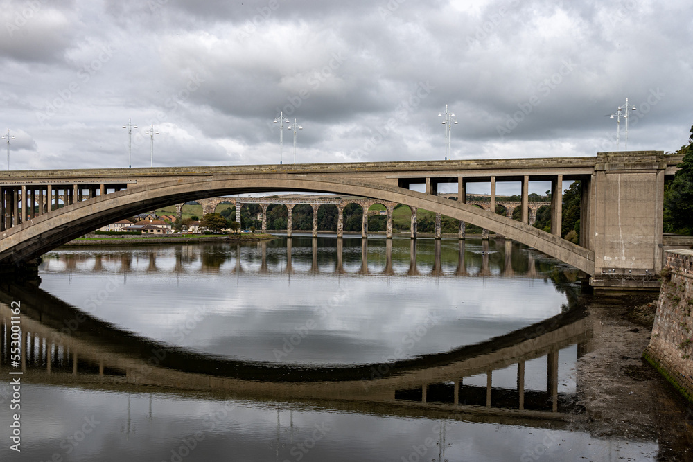 Obraz premium The three bridges of Berwick upon Tweed, the Old Bridge, New Bridge and the Royal Border Bridge over the River Tweed