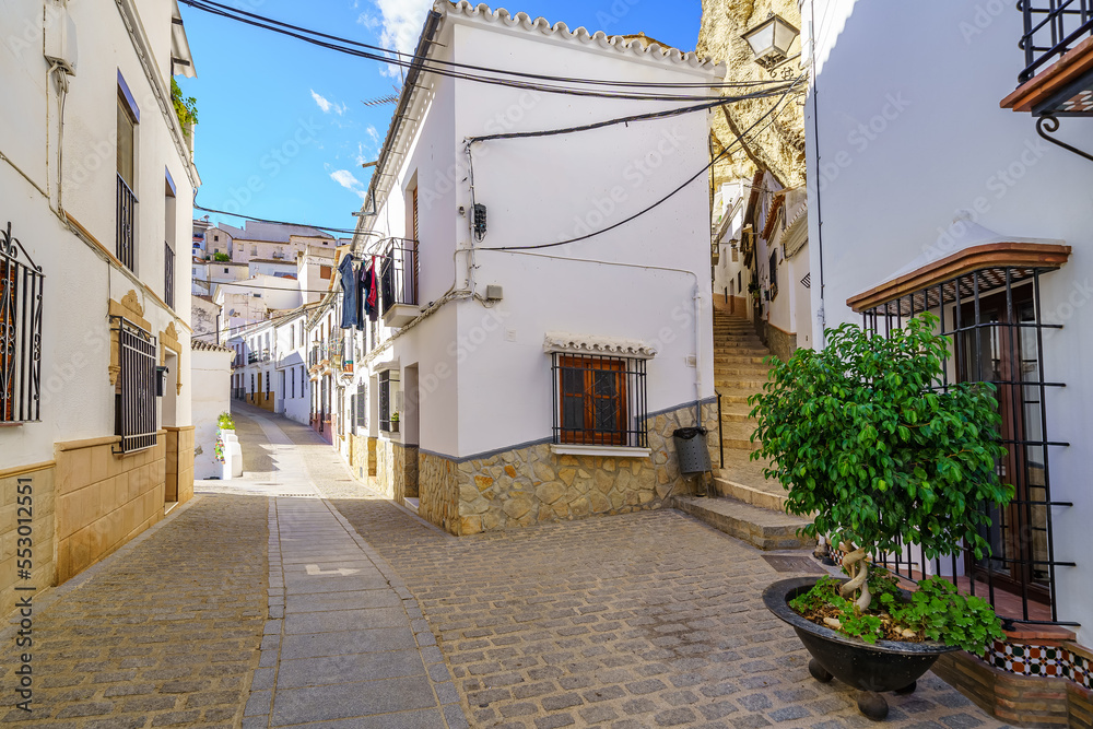 Narrow alleys formed by typical white houses of Andalucia, Setenil de las Bodegas, Cadiz. Narrow alleys formed by typical white houses of Andalucia, Setenil de las Bodegas, Cadiz.