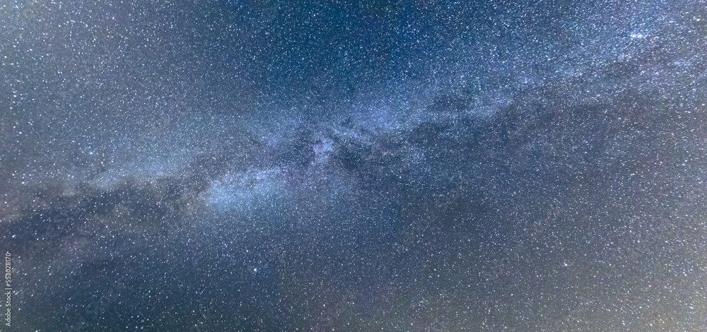 Obraz premium The galactic cloud of the Milky Way stretching across the sky and the stars of the universe.