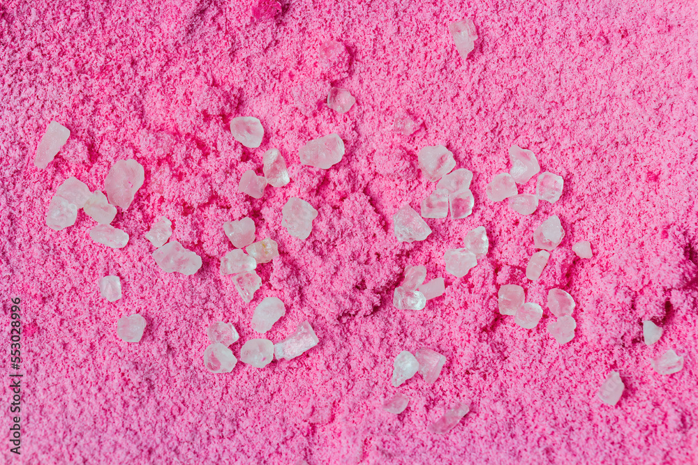 Obraz premium Close up magenta powder particle texture with transparent white crystal stone. Abstract, cosmetic background