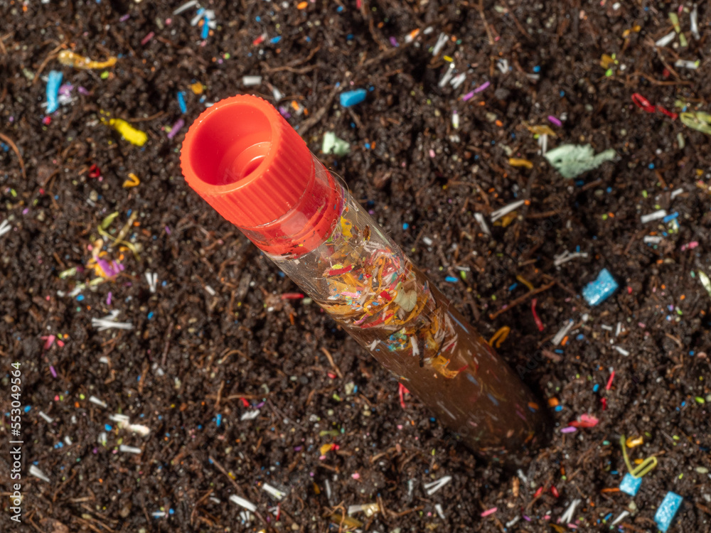 Obraz premium Microplastics in soil a test tube with soil sample - soil contaminated with mineral microplastics