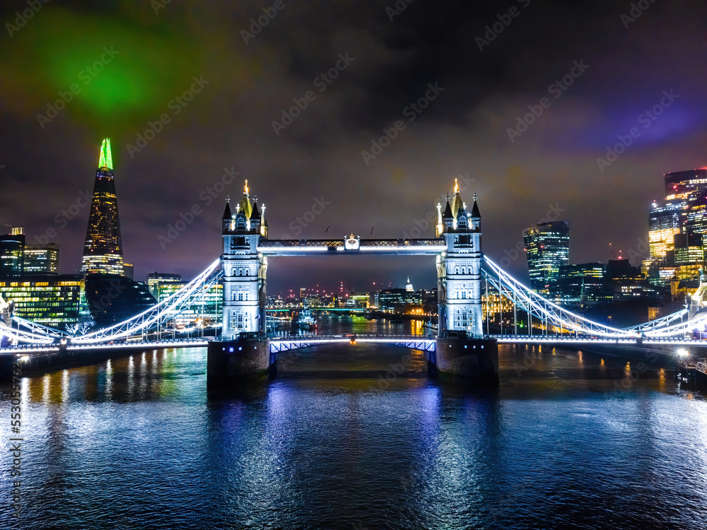 Obraz premium Aerial view of Tower bridge in the night during Christmas time