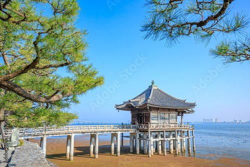 秋の満月寺浮御堂　滋賀県大津市　Mangetsuji Ukimido in autumn. Shiga Prefecture, Otsu City. photo