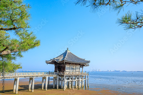 秋の満月寺浮御堂　滋賀県大津市　Mangetsuji Ukimido in autumn. Shiga Prefecture, Otsu City. photo