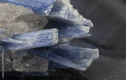 Fotografie mineral sample of kyanite on a black background