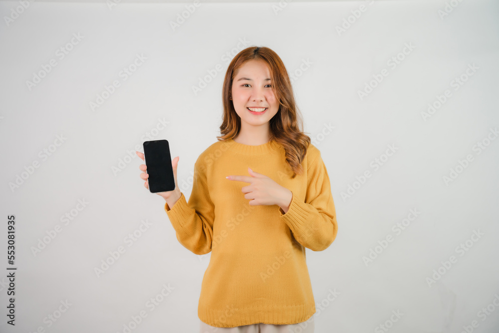 Naklejka premium portrait of attractive asian woman isolated on white background
