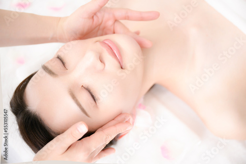 Beautiful woman easy to use with esthetic image Facial massage
