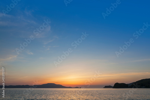 夕焼け　夕陽　海　オレンジ色　夕日　漁船　日本海　山口県 © iwasaki