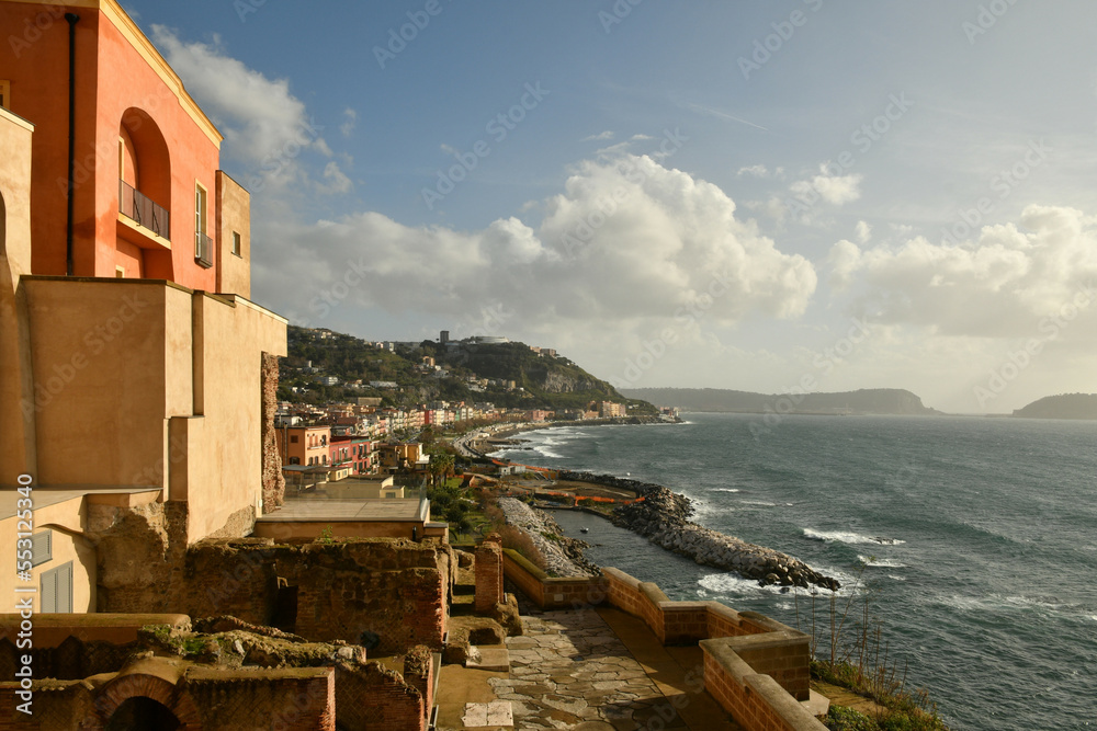 Φωτογραφία Panoramic view of Pozzuoli, a town overlooking the sea near Naples in Italy