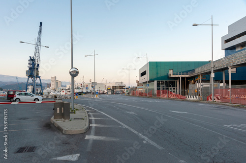 Italia, Savona. Panorama, veduta del porto commerciale di Savona. Architettura e infrastrutture del porto della città