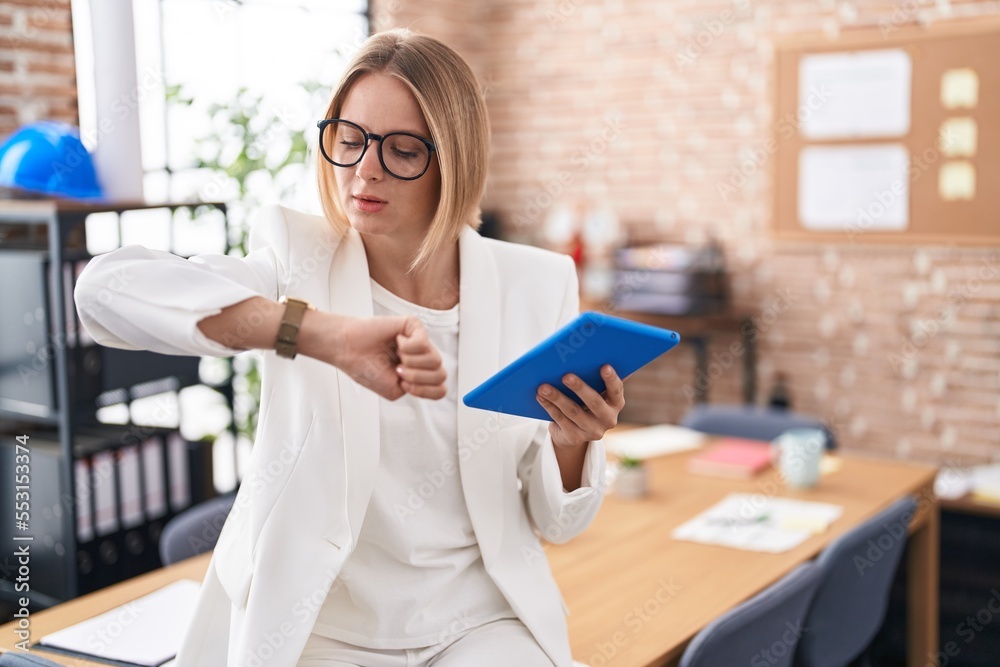 Ταπετσαρία Young caucasian woman working at the office wearing glasses checking the time on