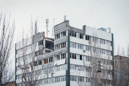 Cuadro en lienzo Destroyed Building in Ruin in Mykolaiv by a Russian Missile on the War in Ukrain