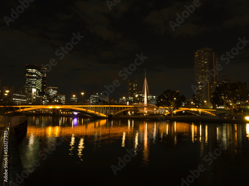 天神橋ウォーターフロント オレンジ色の夜景 © Tommy Saegusa